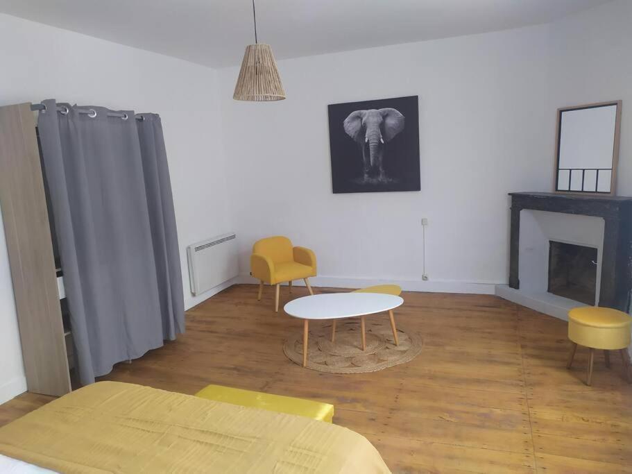 Maison De Tres Lumineuse Civray (Vienne)